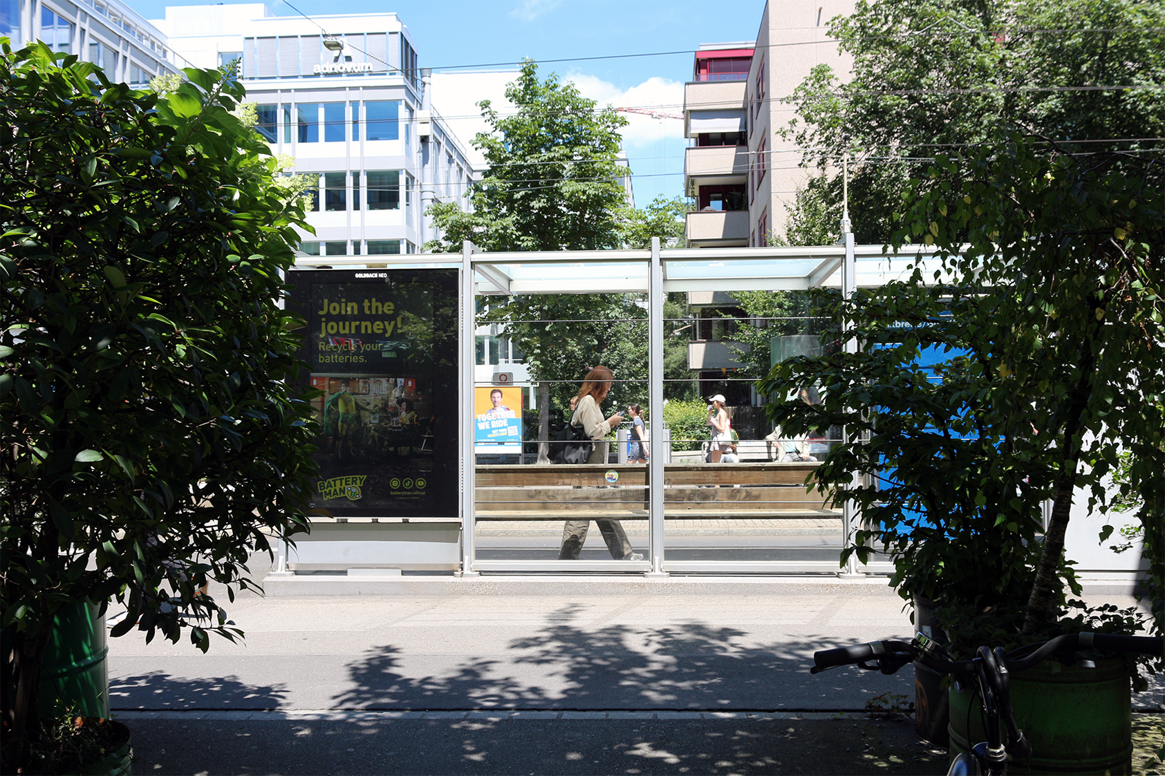 Werbescreens an der Kalkbreite in Zürich