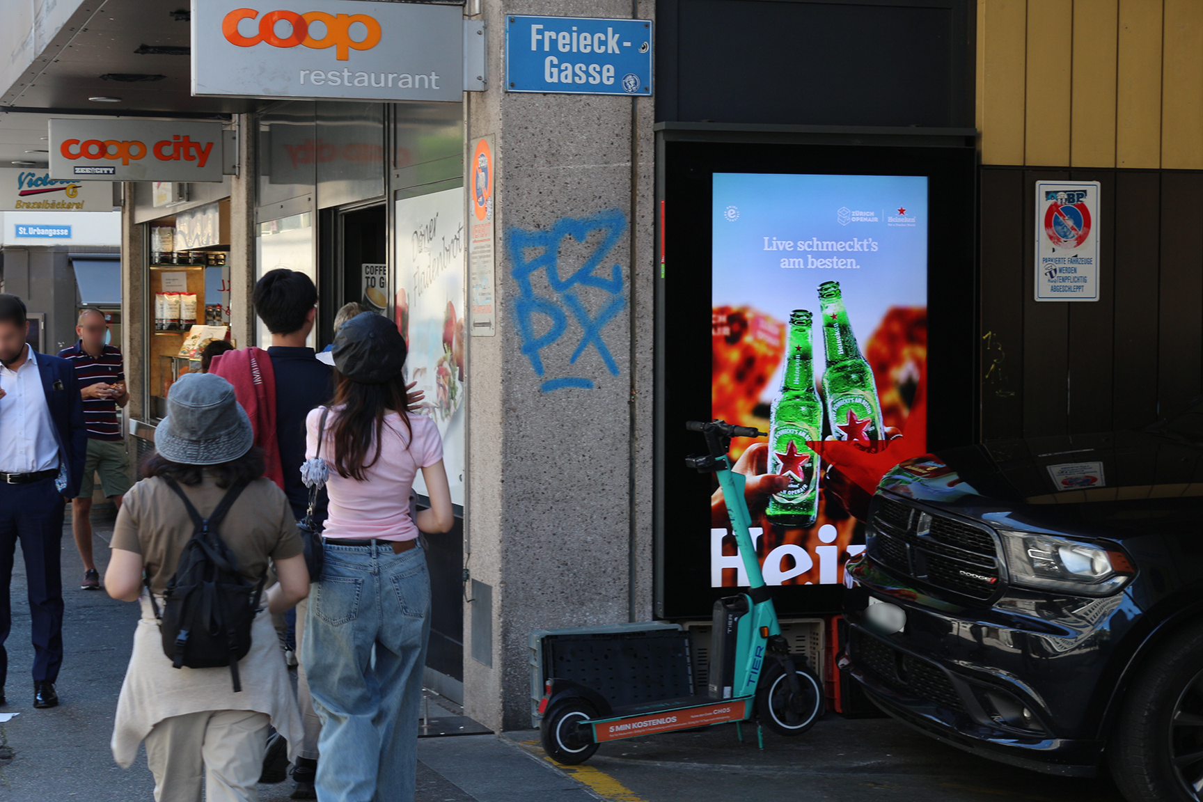 APG-Screen an der Stadelhoferstrasse 41 in Zürich